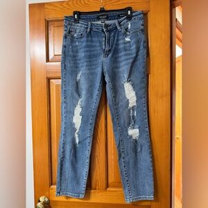 Judy Blue Distressed Relaxed Jeans in Medium Blue